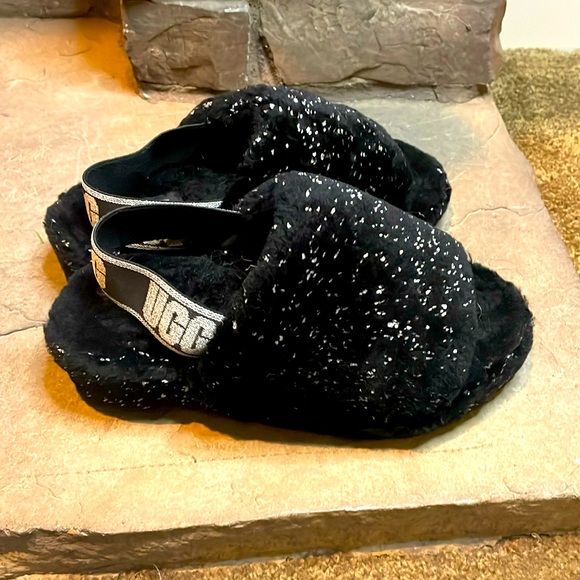 🤩UGG Fluff Yeahs🤩 - Picture 1 of 7